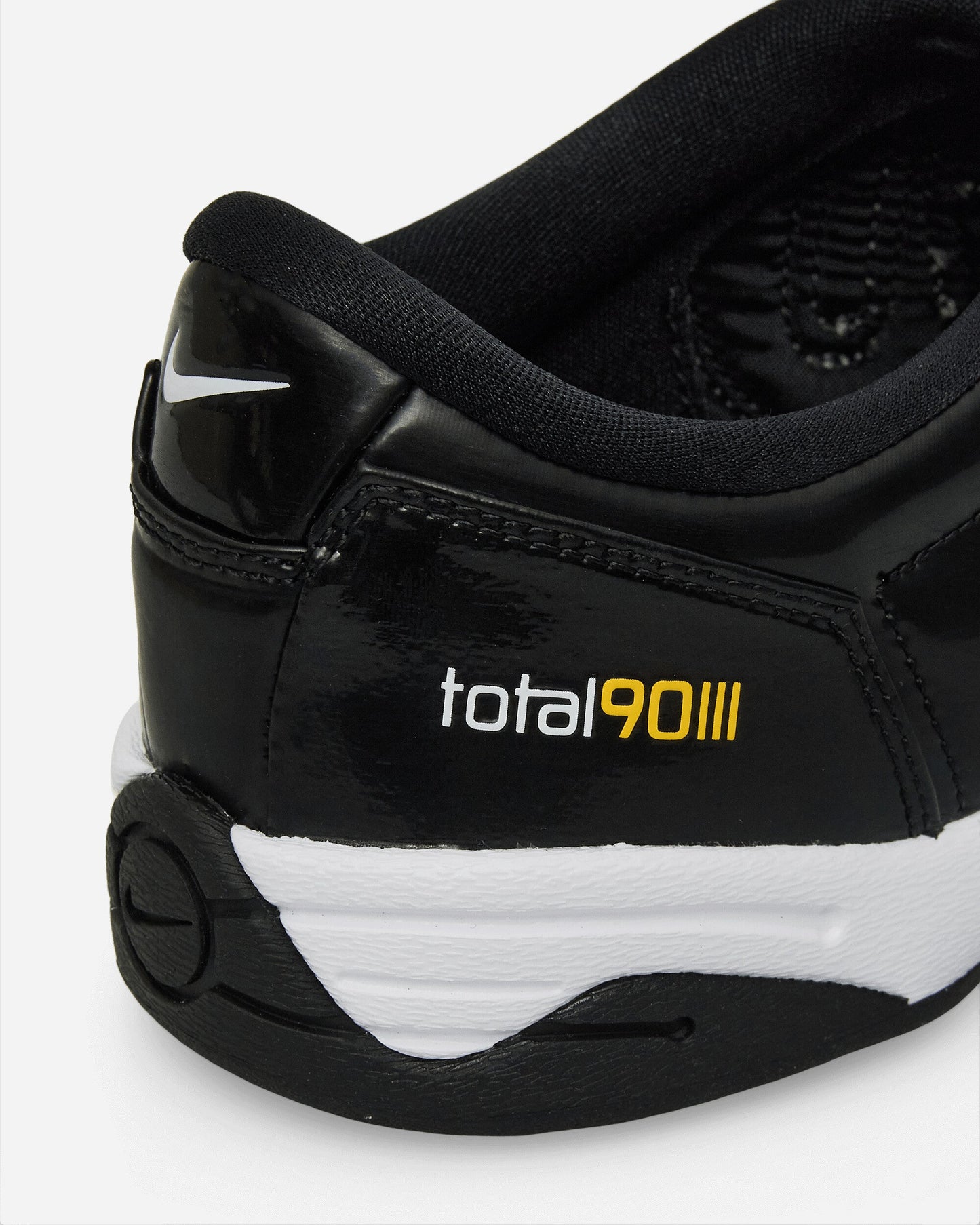 Total 90 Sneakers Black / White