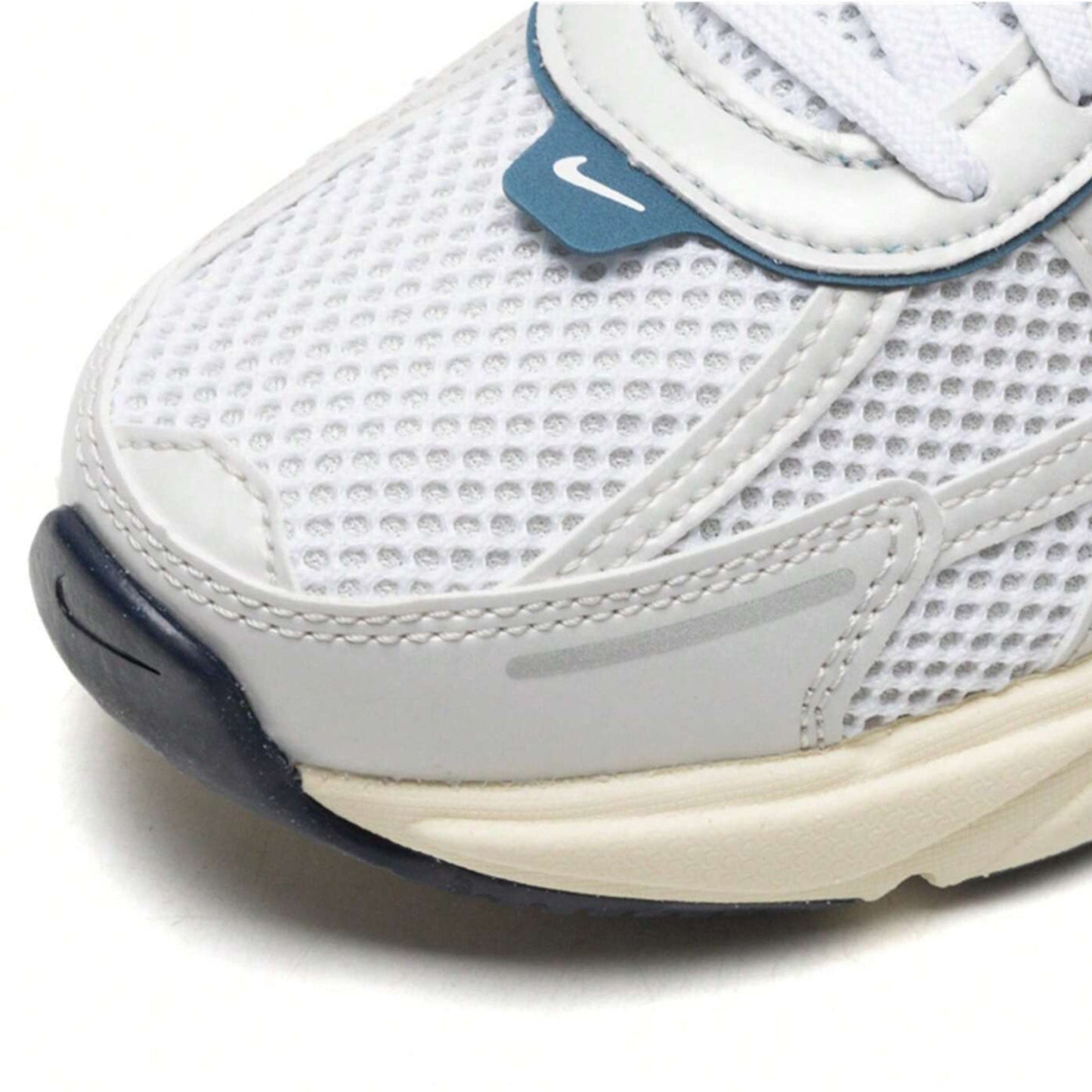 V2K Run 'White Midnight Navy' Women's (2024)