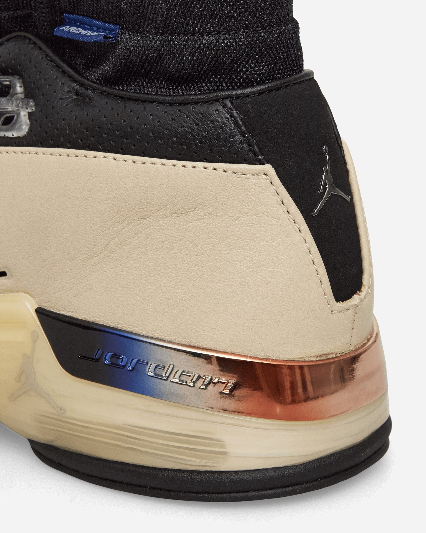 Infinite Archives Air Jordan 17 Retro Low Sneakers Beach / Metallic Silver / Black