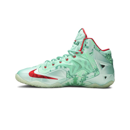 LeBron 11 'Christmas' (2013)