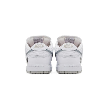 Dunk Low Supreme 94 'White Metallic Silver' (2025)